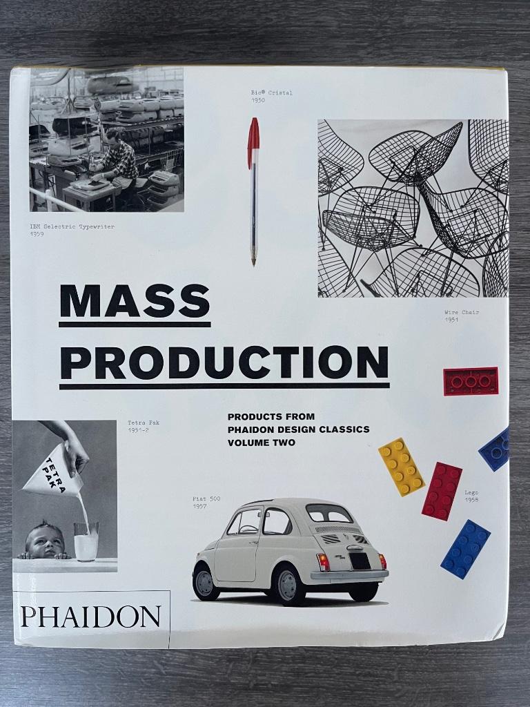 Mass Production - Phaidon, Livres, Art & Culture | Photographie & Design, Utilisé, Autres sujets/thèmes, Enlèvement ou Envoi
