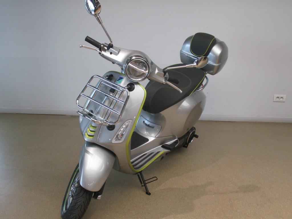 Vespa Elettrica 45 km/u, Fietsen en Brommers, Scooters | Vespa, Ophalen, Gebruikt, Overige modellen, Elektrisch