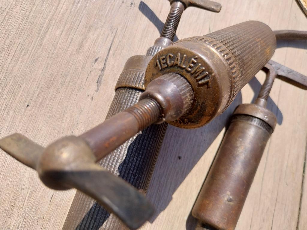 Pompes à graisse tecalémit, Enlèvement