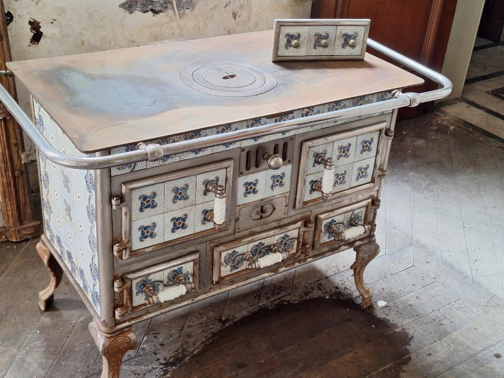 Oude kleine kookplaat met gereedschapshouder, Ophalen