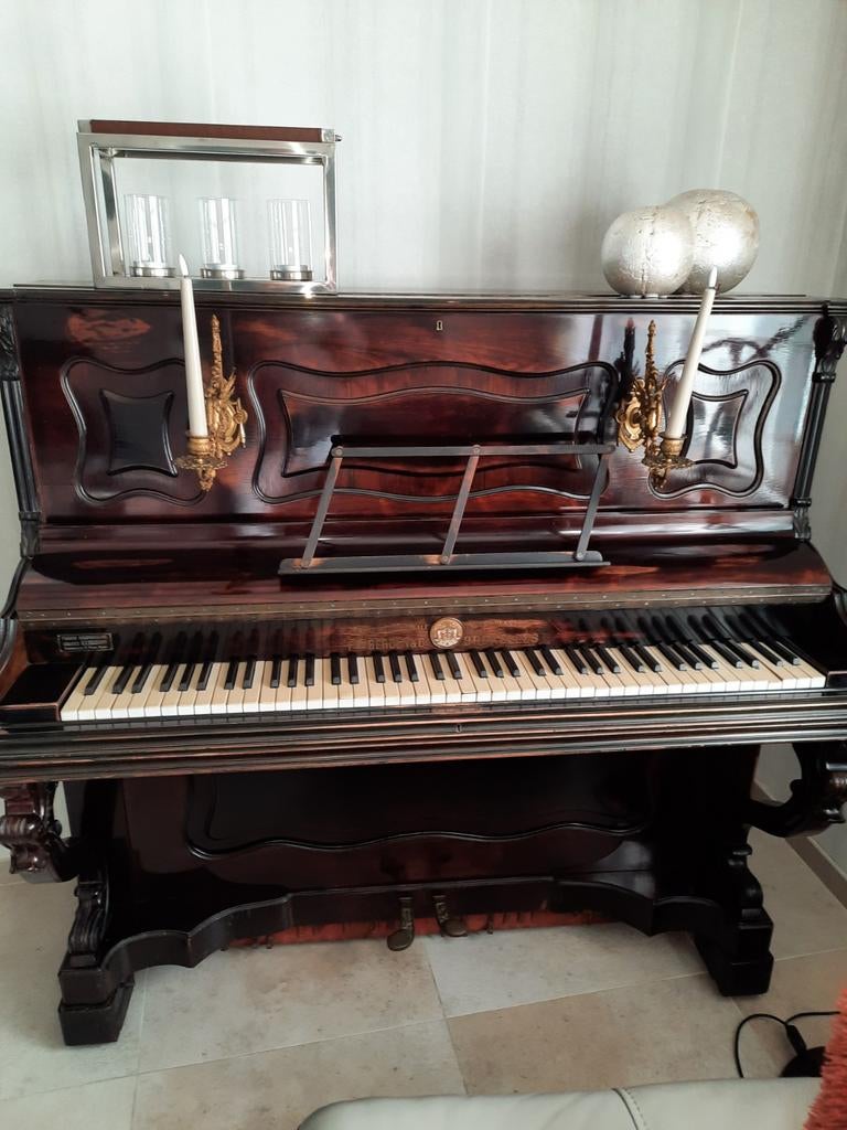 Prachtige Piano 1881 als blikvanger., Ophalen