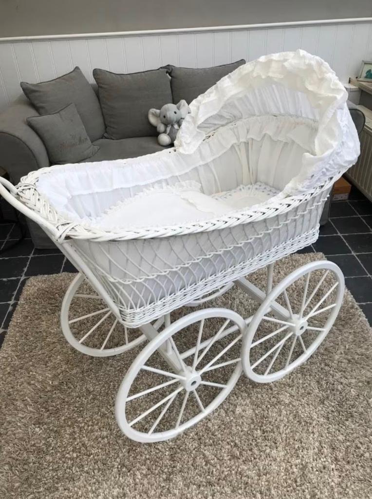 Wieg gevlochten riet niet gebruikt enkel als decoratie, Kinderen en Baby's, Ophalen, Zo goed als nieuw, Wieg