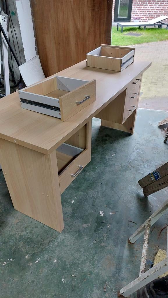 Gratis bureautje  op te halen in pittem, Ophalen, Zo goed als nieuw