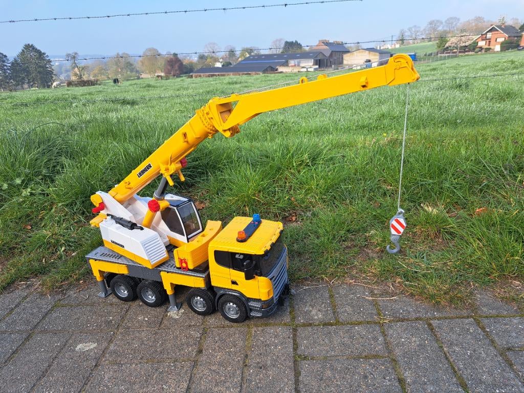 Camion grue Bruder - Liebherr 3570, Enfants & Bébés, Jouets | Véhicules en jouets, Enlèvement ou Envoi, Comme neuf