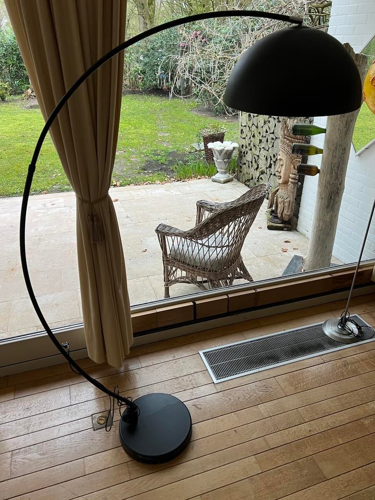 Stijlvolle Zwarte Booglamp, Ophalen, Zo goed als nieuw