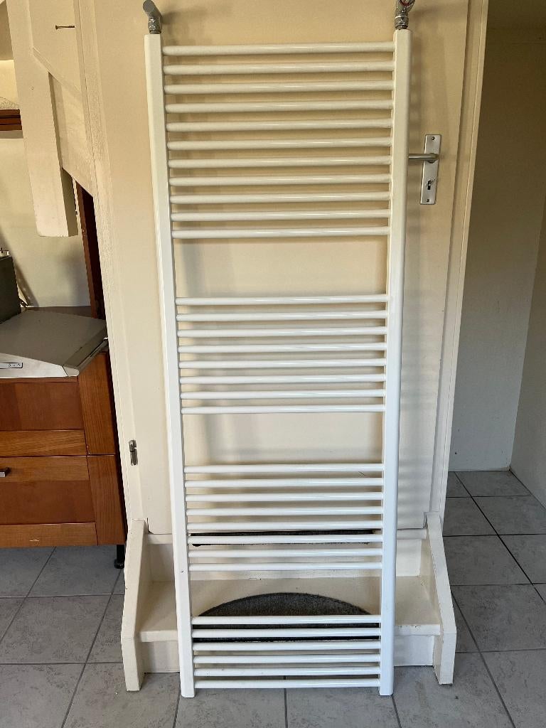 Badkamer design radiator wit incl beugels, Doe-het-zelf en Bouw, Verwarming en Radiatoren, Ophalen, Radiator, Zo goed als nieuw