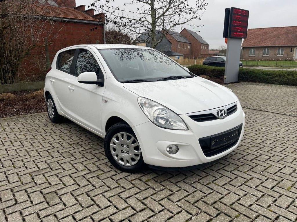 Hyundai i20 1.2-2009/148000km/Benzine/Euro 5-Gekeurd, Auto's, Hyundai, 57 kW, Stof, Zwart, Wit