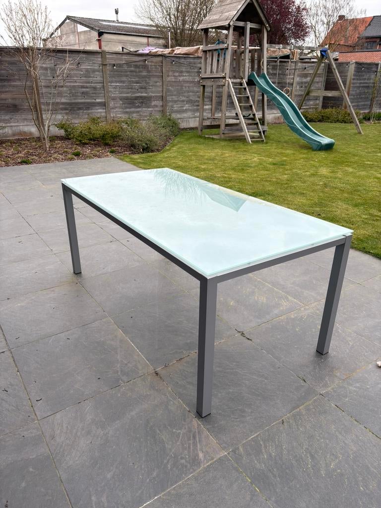 Belle table à l'intérieur ou à l'extérieur, Jardin & Terrasse, Enlèvement, Comme neuf