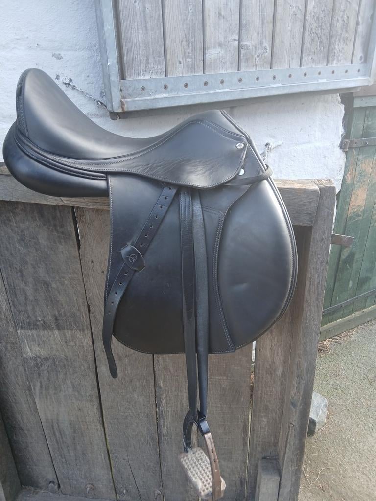 Acavallo bernini veelzijdigheids zadel, Dieren en Toebehoren, Paarden en Pony's | Hoofdstellen en Tuigage, Ophalen