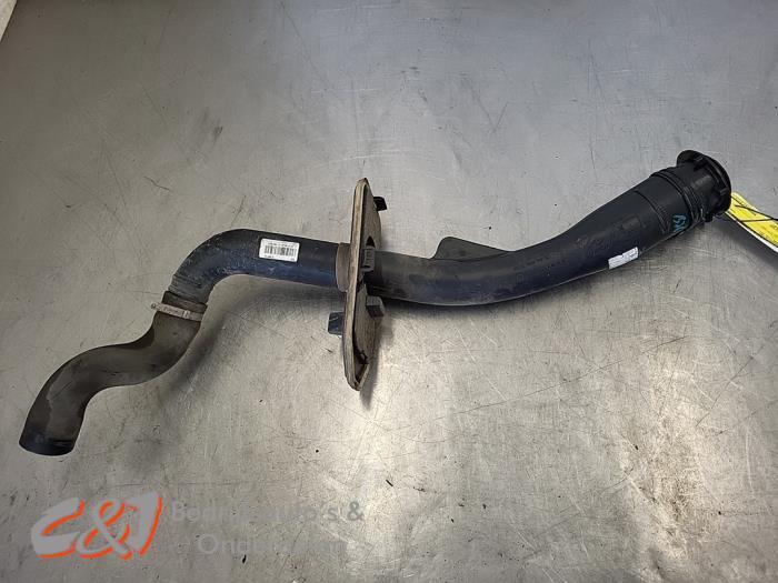Tube de remplissage réservoir à essence d'un Nissan NV400, Autos : Pièces & Accessoires, -, 3 mois de garantie, Utilisé, -