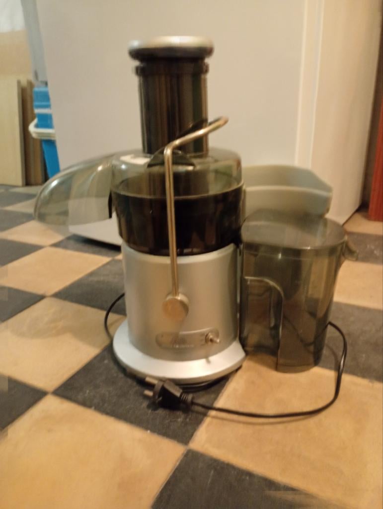 Solis Juice Fountain Compact Sapcentrifuge nieuw €199, Ophalen, Zo goed als nieuw, Elektrisch, Sapcentrifuge