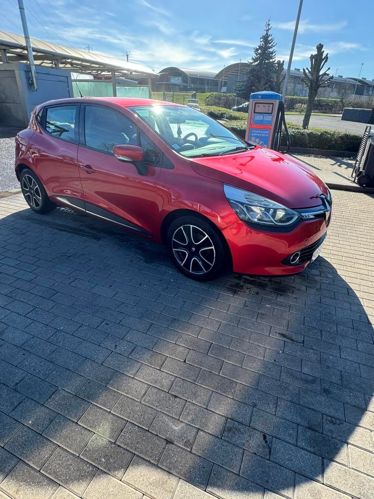 RENAULT Clio IV Expression 1.5 DCi 04/2013 4CV, Autos, Rouge, Euro 5, Achat, Entretenue par le concessionnaire