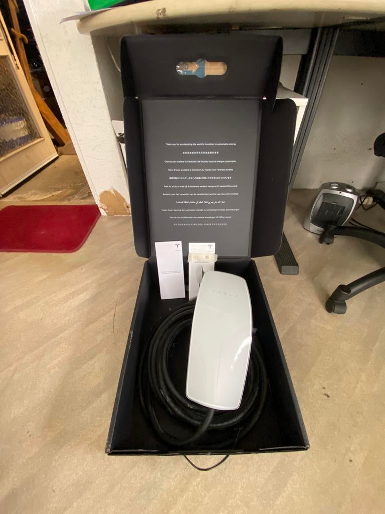Borne Tesla Wall Connector Gen3, Enlèvement, Comme neuf, Borne de recharge et Câble de charge