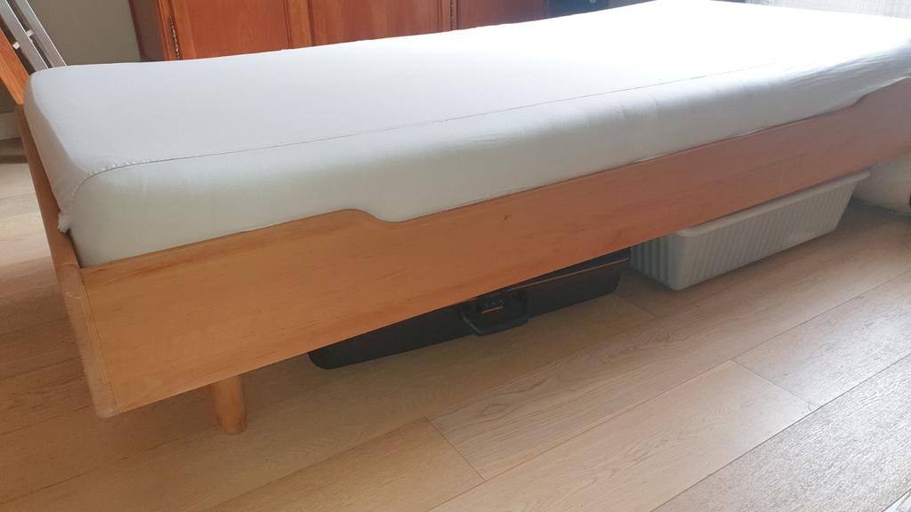 Lit 1 personne avec sommier à lattes et matelas, Maison & Meubles, Enlèvement