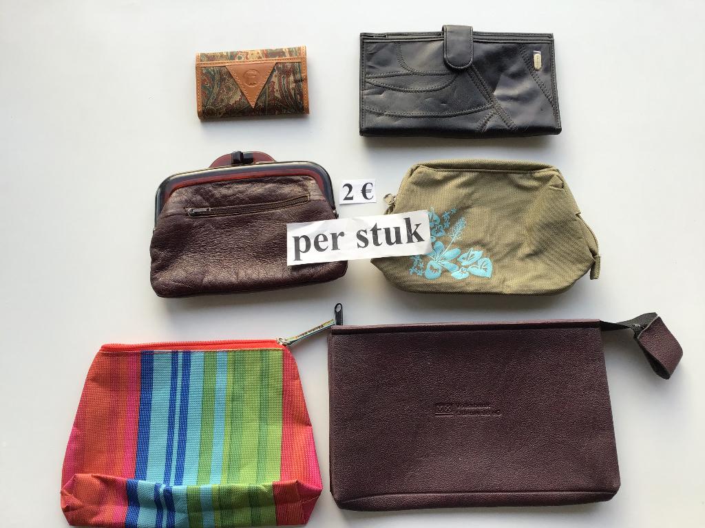 9 portefeuilles ou sacs de rangement à 2 euros, Bijoux, Sacs & Beauté, Enlèvement ou Envoi, Comme neuf