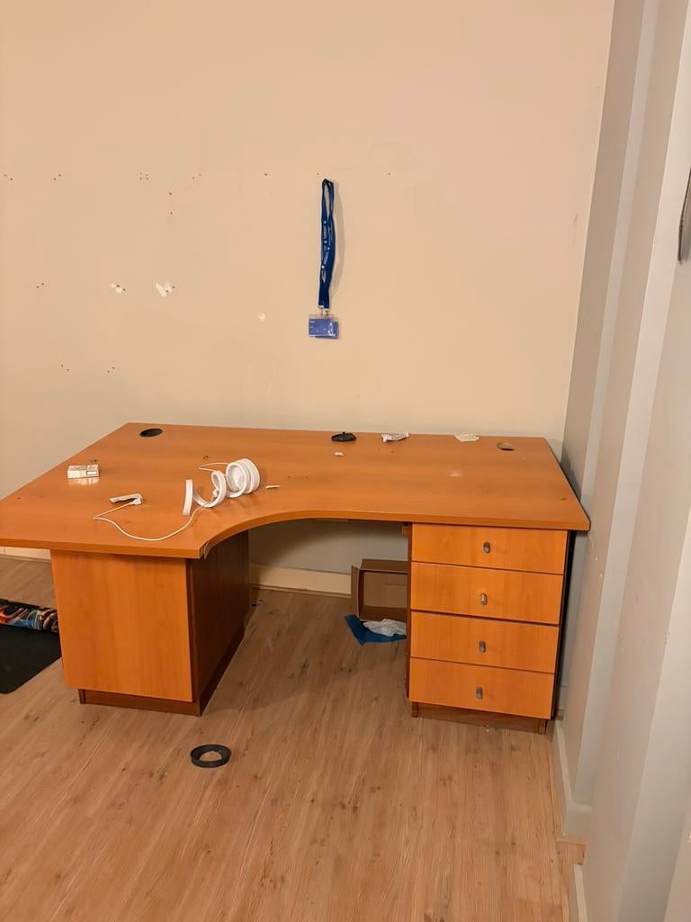 Bureau. 160CM op 80 CM, Enlèvement, Comme neuf, Bureau