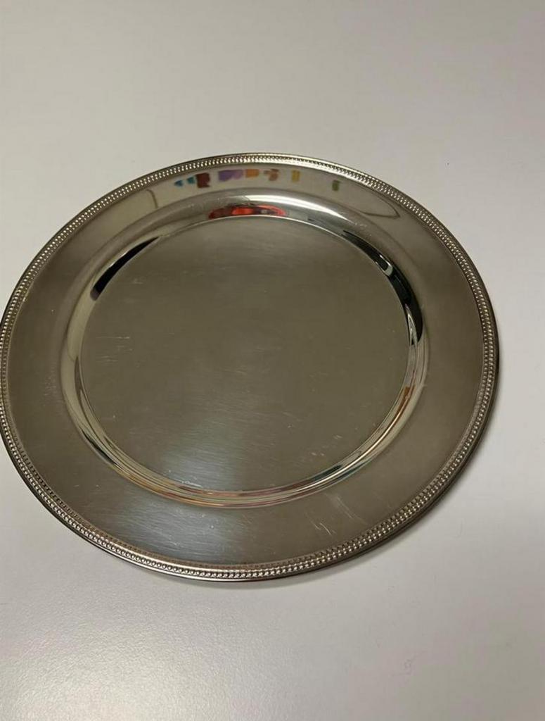 Verzilverd onderbord met reliëfrand, Antiek en Kunst, Ophalen
