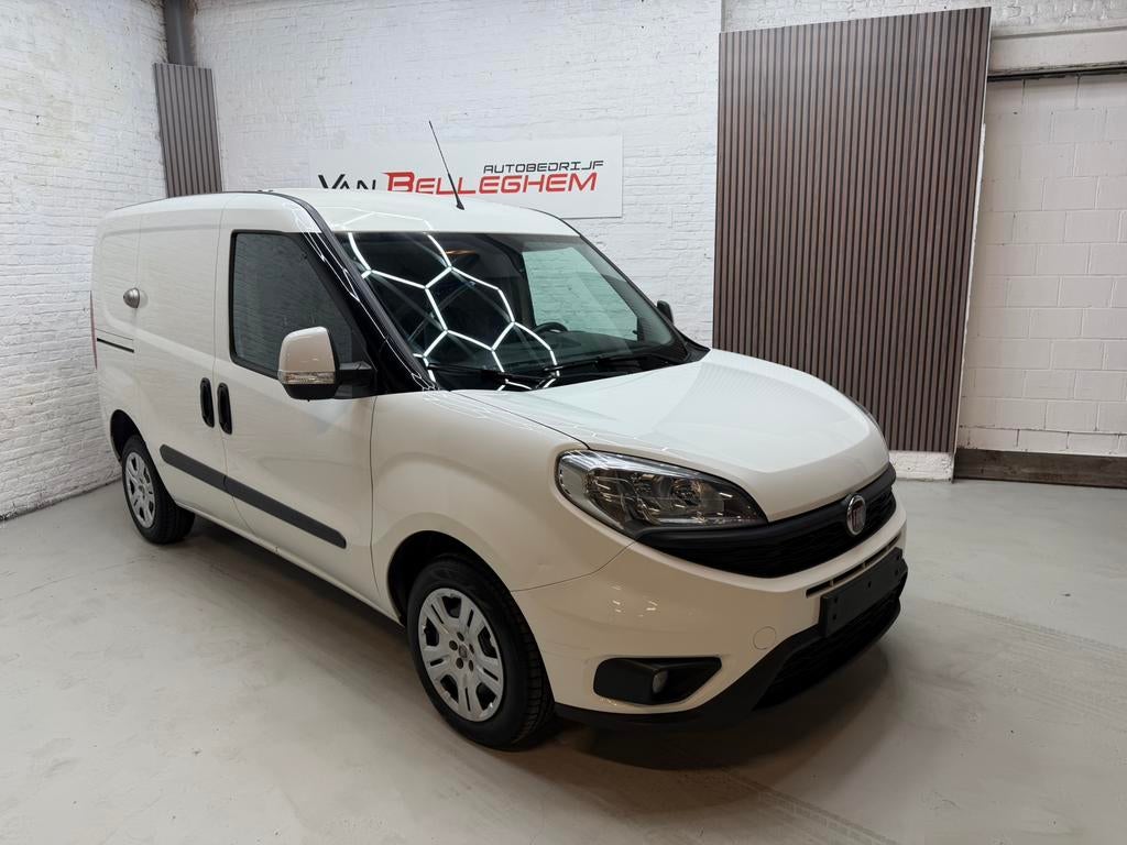 Fiat doblo 1.3multijet lichte vracht 3-zit full option, Auto's, Fiat, Stof, Wit, Bedrijf, 5 deurs