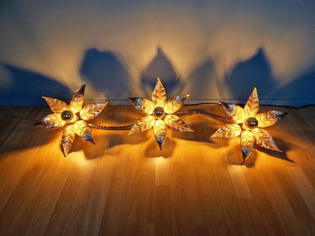 Grote koperen wandlamp met bloemen, Willy Daro, 1970, Ophalen