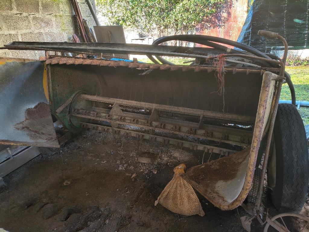 versleten oude landbouwmachines, Ophalen, Akkerbouw, Oogstmachine