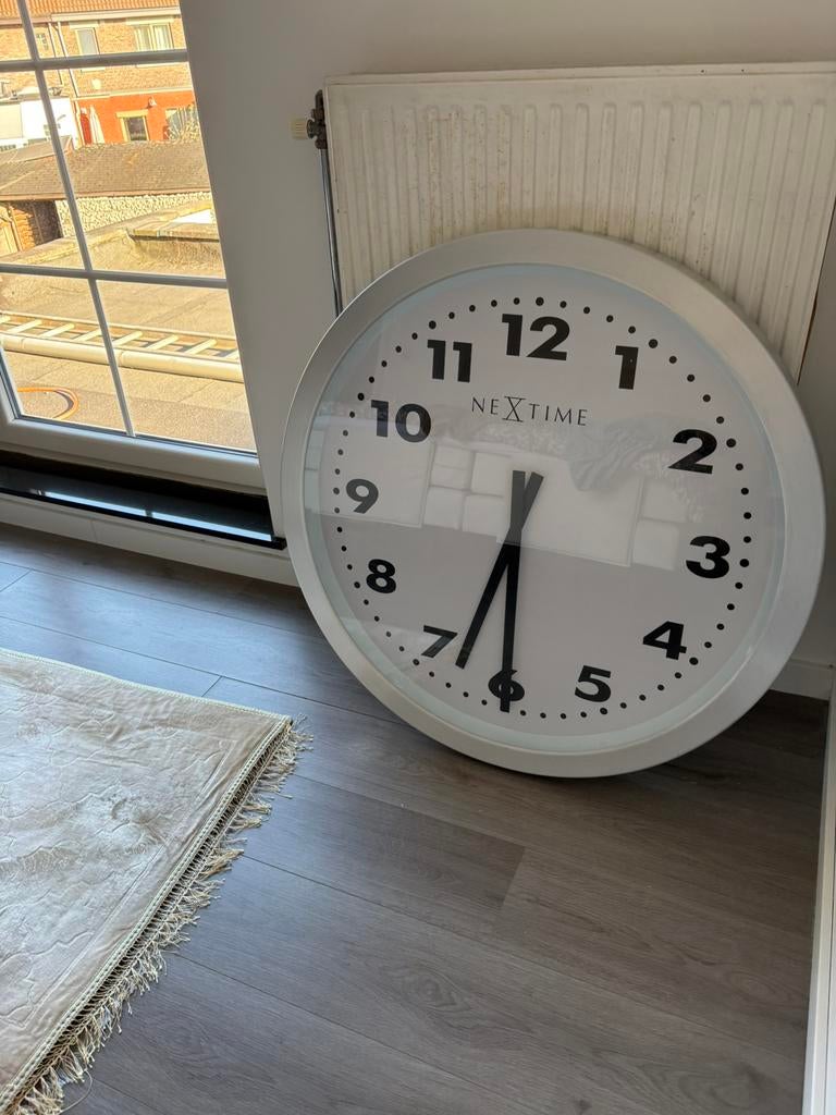 mooie grote NeXtime wandklok in moderne stijl., Huis en Inrichting, Ophalen, Gebruikt, Analoog, Wandklok