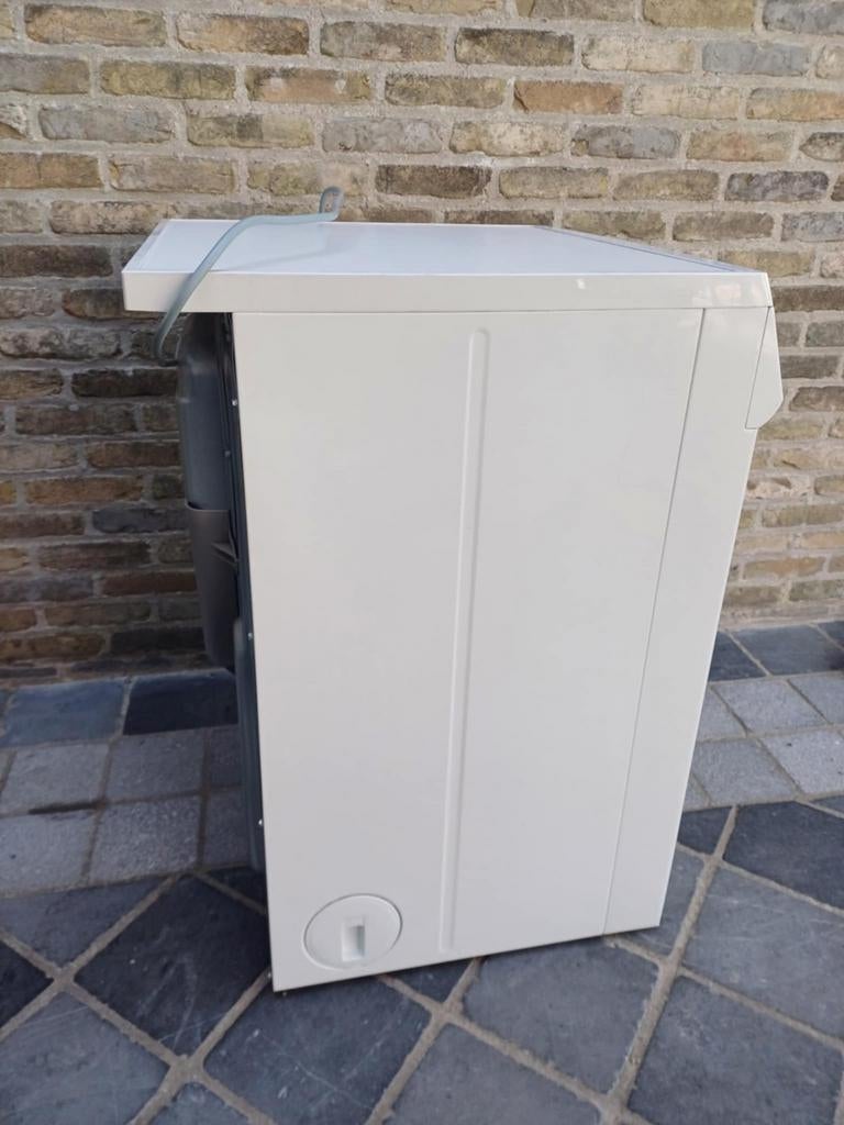 AEG Droogkast met afvoerbuis., Ophalen