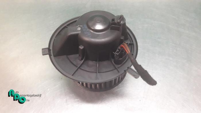 Kachel Ventilatiemotor van een Volkswagen Caddy (Caddy 04-), Gebruikt, -, Volkswagen, -