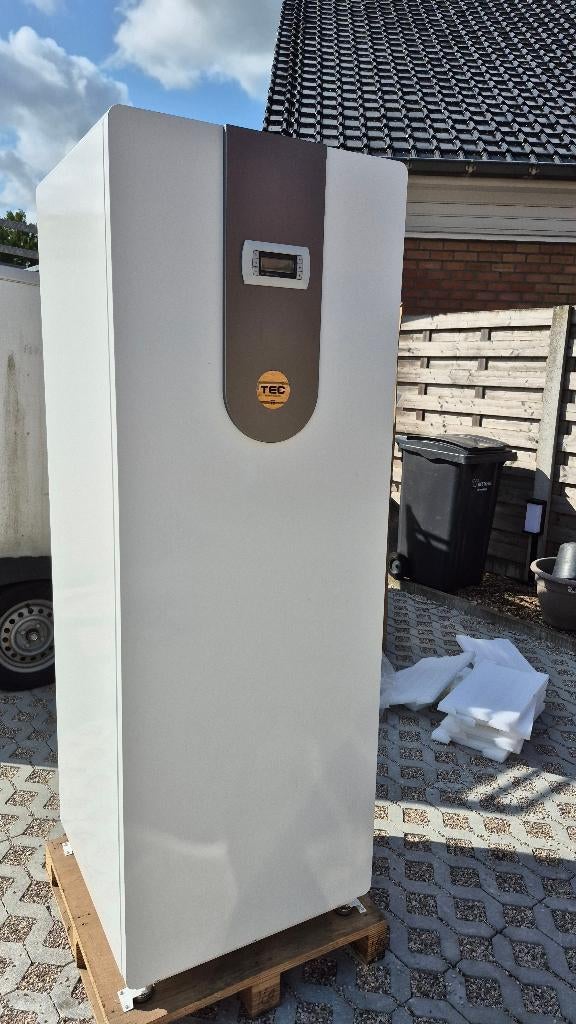 Warmtepomp voor vloerverwarming en sanitair warm water, Bricolage & Construction, Chauffe-eau & Boilers, Neuf, Boiler, 100 litres ou plus