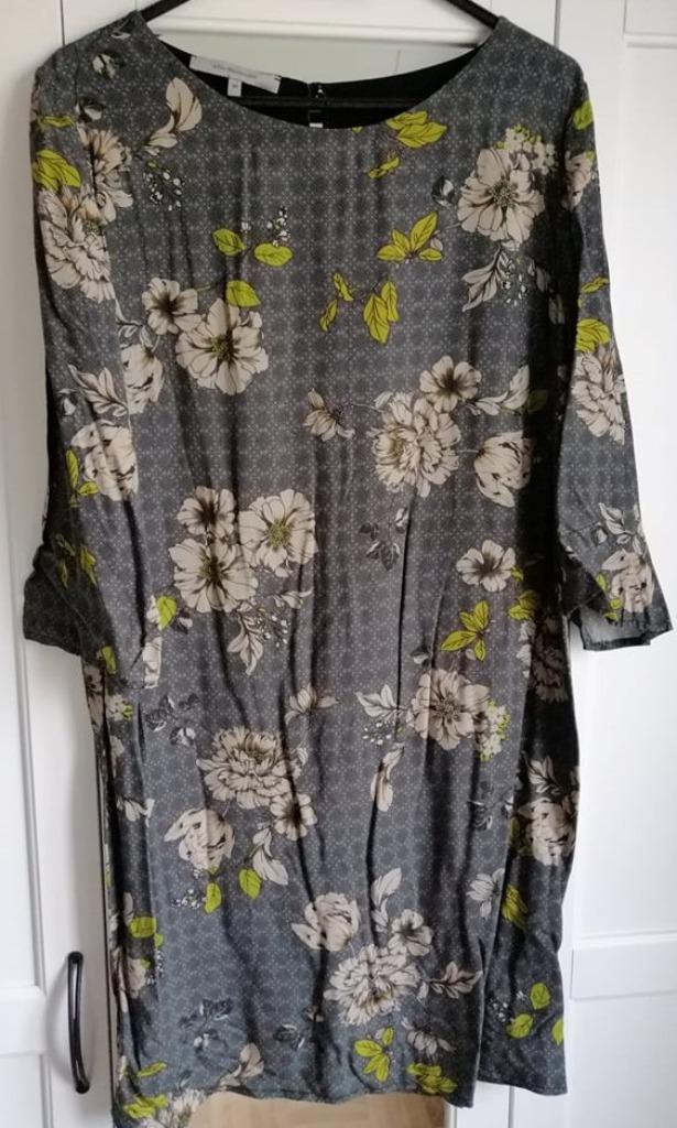 Grijs gebloemde jurk La fee Maraboutee 40, Enlèvement ou Envoi, Gris