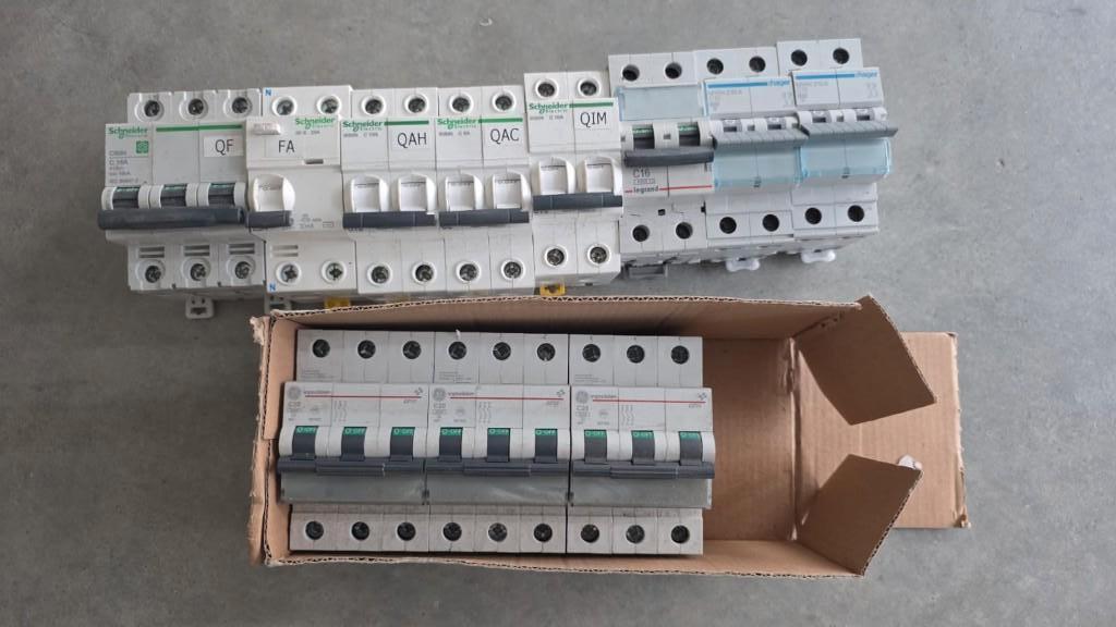 Zekeringen, Doe-het-zelf en Bouw, Elektriciteit en Kabels, Gebruikt, Overige typen, Ophalen of Verzenden