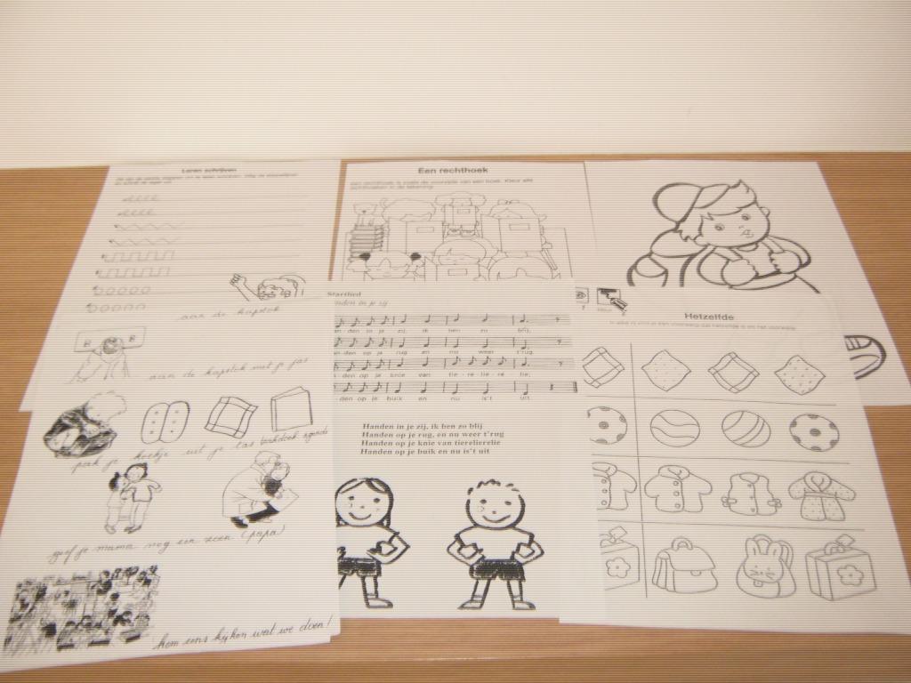 Kleur- , leer- oefenbladen kleuters thema school, Boeken, Ophalen