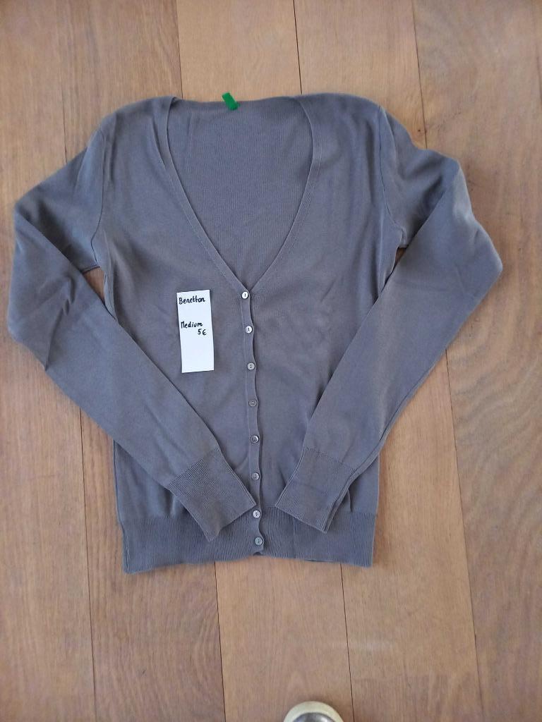 Lichtgrijze gilet golf truitje Benetton Medium, Maat 38/40 (M), Ophalen of Verzenden, Zo goed als nieuw, Grijs