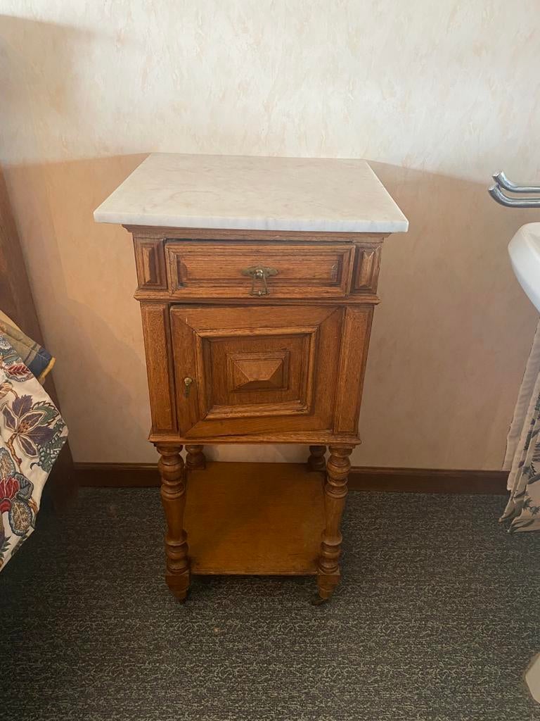 Table de chevet avec plaque de marbre, Maison & Meubles, Chambre à coucher | Tables de chevet, Enlèvement, Comme neuf