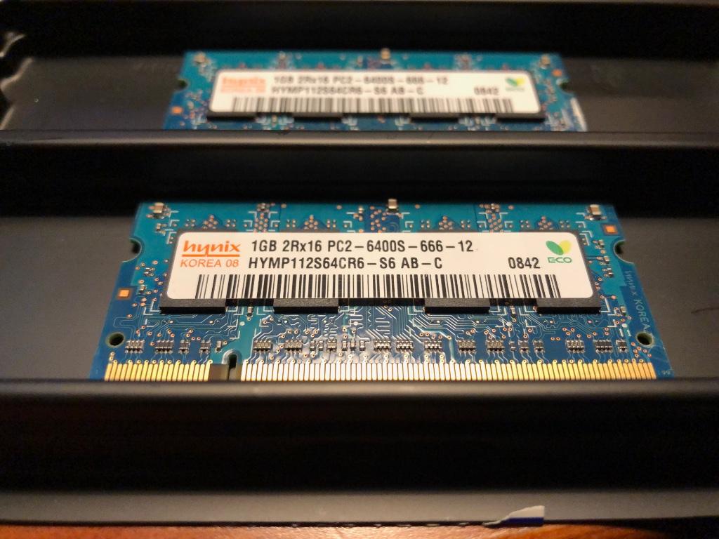 2 x Hynix 1gb 2Rx16 PC2-6400s-666-12 01 = 2 GB, Computers en Software, RAM geheugen, 1 GB of minder, Ophalen of Verzenden, DDR2