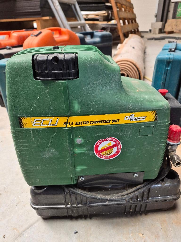 compressor, Ophalen, 6 tot 10 bar, Zo goed als nieuw, 200 tot 400 liter/min