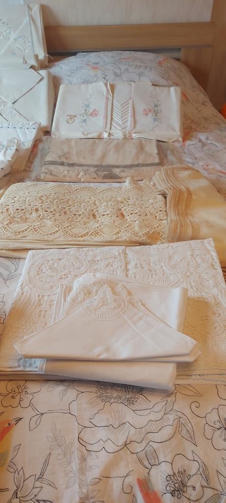 Nappe brodée en coton vendue en lots ou séparément., Maison & Meubles, Enlèvement