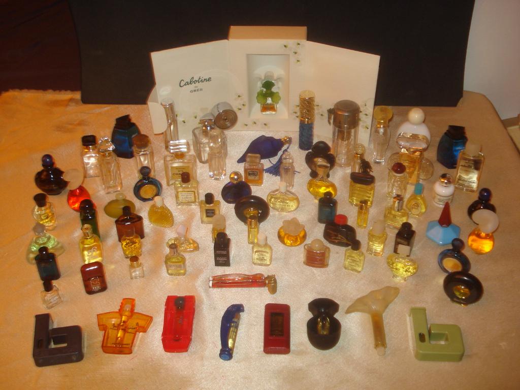Gros Lot d'Anciennes Miniatures de Parfums et Flacons Divers, Enlèvement ou Envoi, Comme neuf, Miniature, Plein