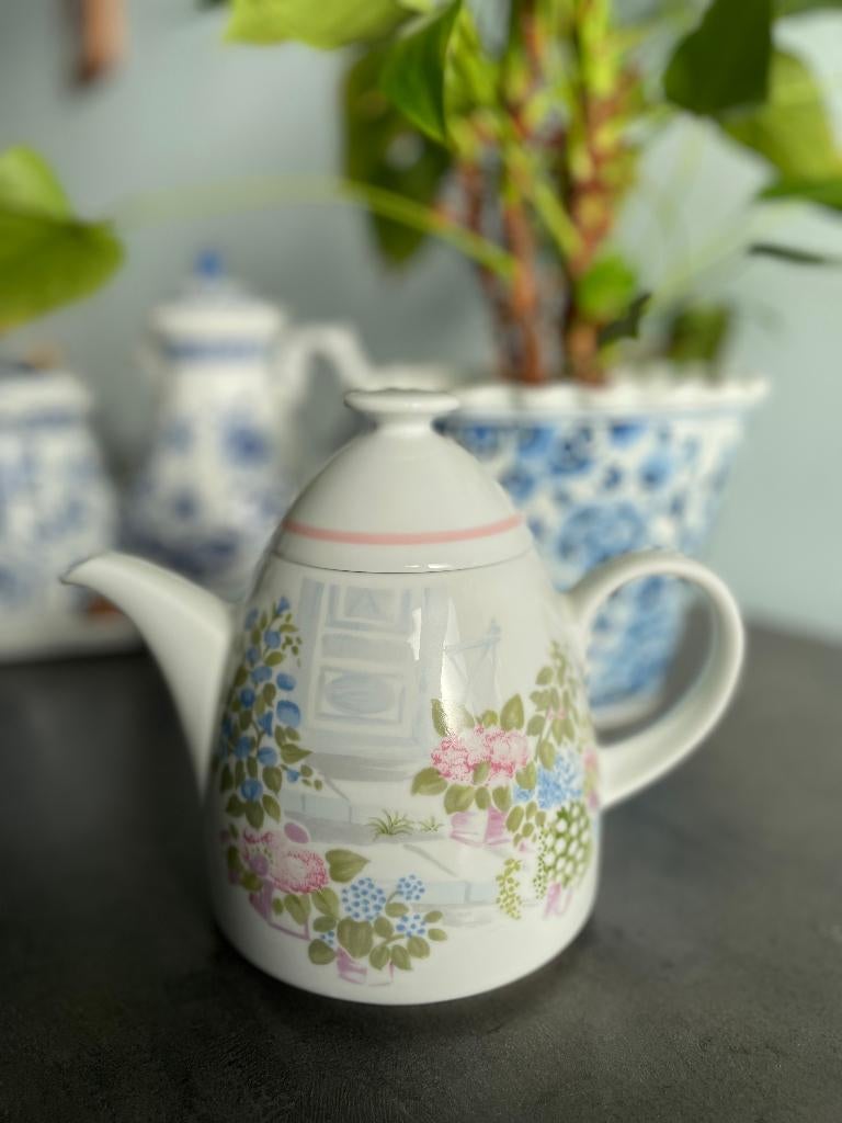 Théière vintage en porcelaine « Chaumelle Paris », Enlèvement