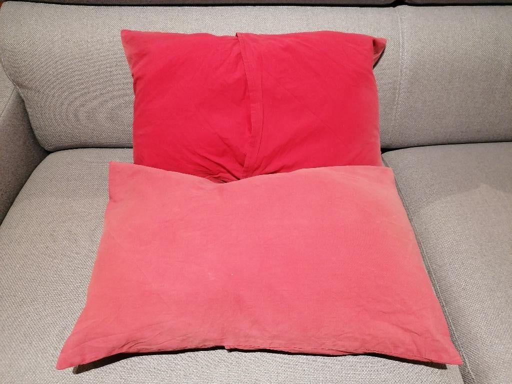 Deux coussins rouges, Enlèvement, Utilisé, Rouge, Rectangulaire