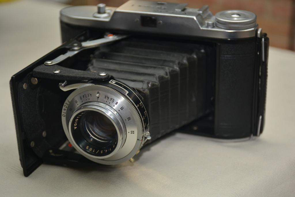 VOIGTLANDER camera + hoesje, Ophalen, Zo goed als nieuw