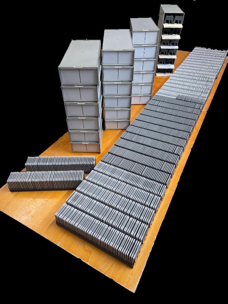 Dia-bewaarboxen met 1800 glasloze diaraampjes, Ophalen, Zo goed als nieuw