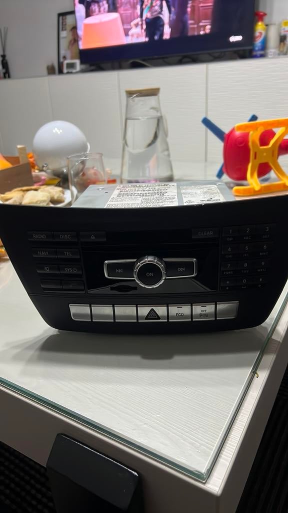 Mercedes bens auto radio voor C Klasse, Auto diversen, Autoradio's, Ophalen of Verzenden, Zo goed als nieuw