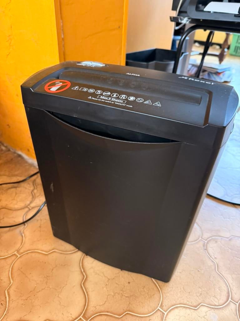 Rexel papierversnipperaar, Enlèvement, Utilisé