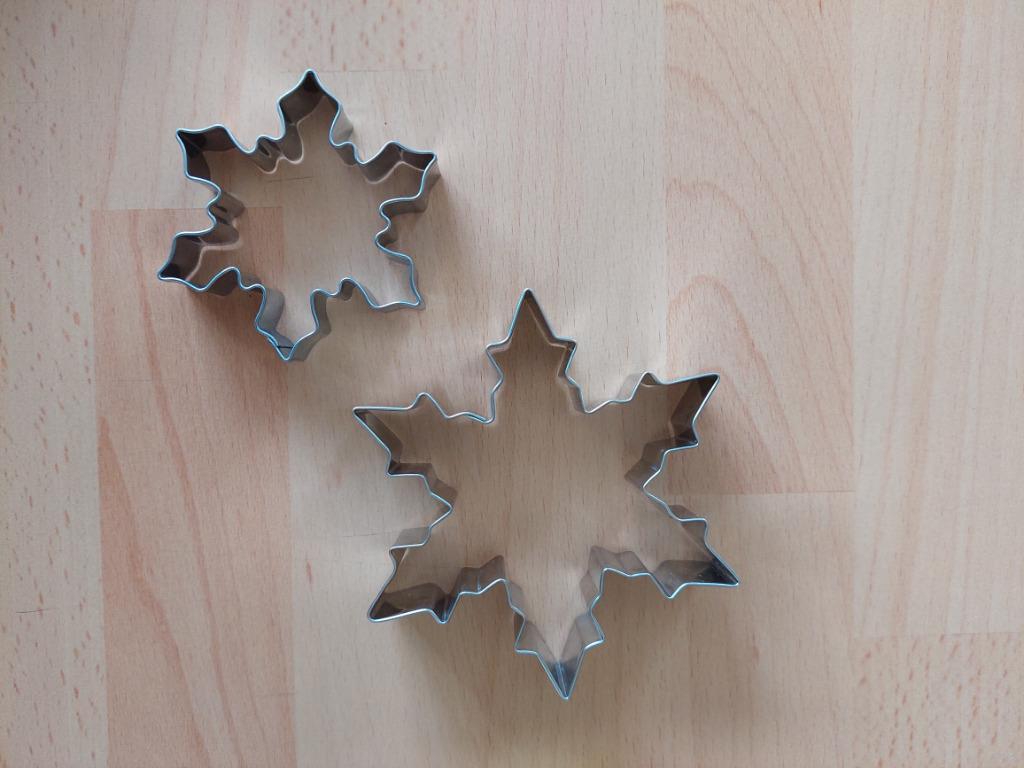 Uitsteekvormpjes Sneeuwvlok set/2, Ophalen of Verzenden, Zo goed als nieuw, Taarten of Cupcakes, Overige typen