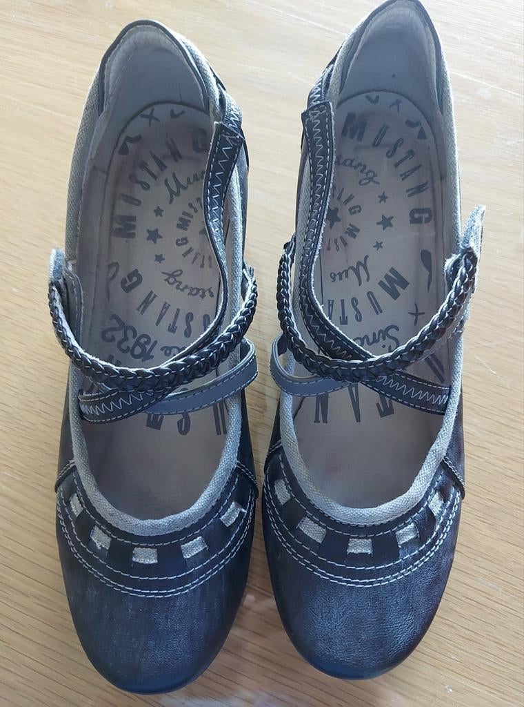 Ballerines MUSTANG demi -talon. POINTURE 40.  ÉTAT NEUF !, Kleding | Dames, Schoenen, Zo goed als nieuw, Ballerina's, Grijs, Ophalen of Verzenden