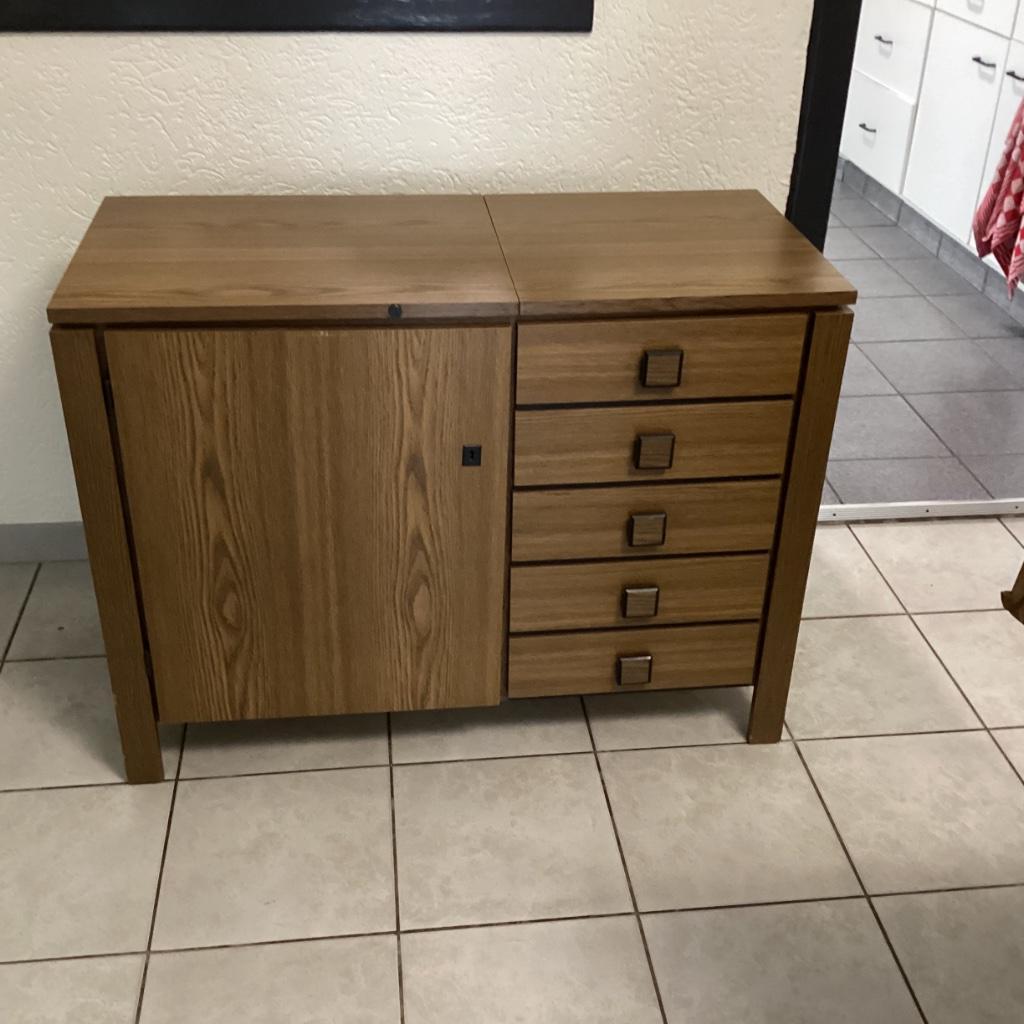 Naaimachine Retro, Enlèvement