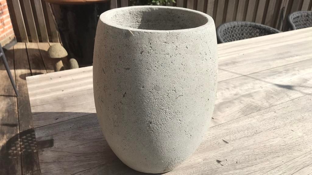 Bloem of plant pot in beton, Ophalen, Zo goed als nieuw, Beton