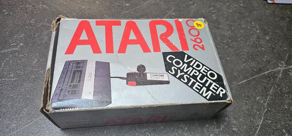 Atari 2600 jr en boite, Consoles de jeu & Jeux vidéo, Consoles de jeu | Atari, Utilisé, Atari 2600, Enlèvement ou Envoi
