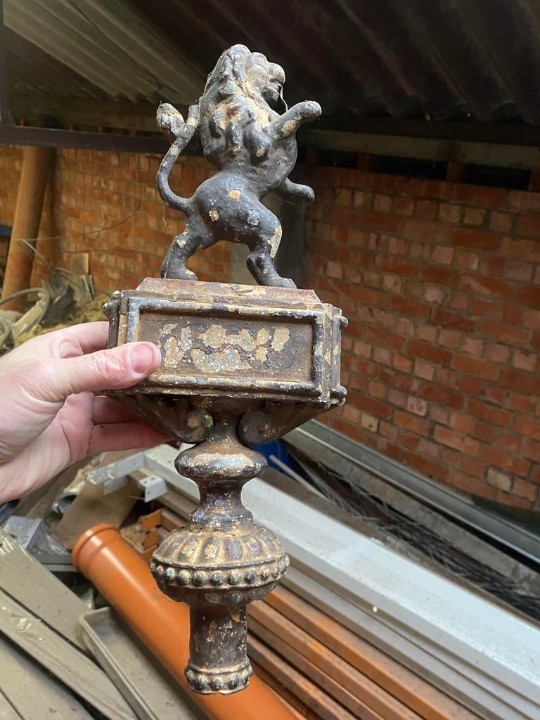 paal, zeer mooie metalen leeuw voor vlaggenhouder??, Antiek en Kunst, Antiek | Brons en Koper, Brons, Ophalen of Verzenden