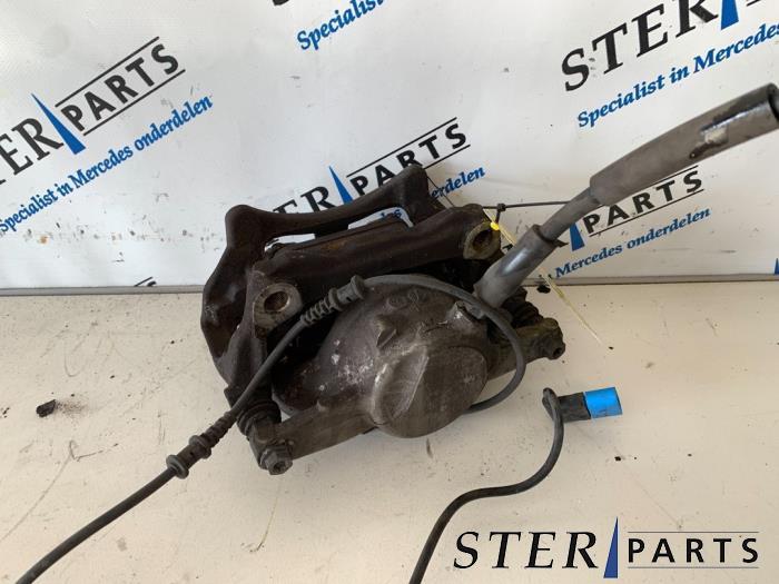 Etrier de frein (pince) avant droit d'un Mercedes C-Klasse, 3 mois de garantie, Utilisé, -, -